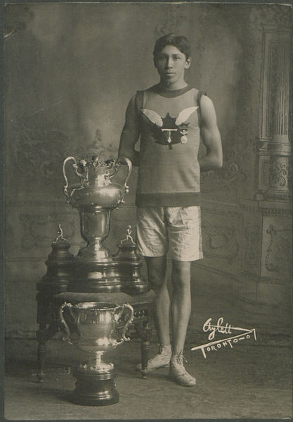 417px-T_Longboat,_the_Canadian_runner_Standing_(HS85-10-18314) 417px-T_Longboat,_the_Canadian_runner_Standing_(HS85-10-18314)