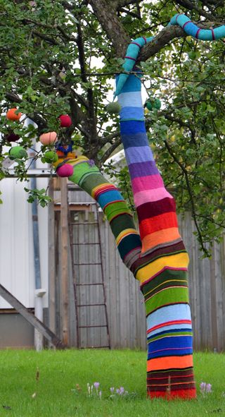 Eingestrickter_Baum by An-d via Wikimedia Eingestrickter_Baum by An-d via Wikimedia