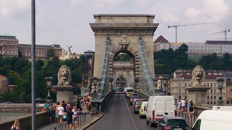 Chain bridge with stone lions Chain bridge with stone lions