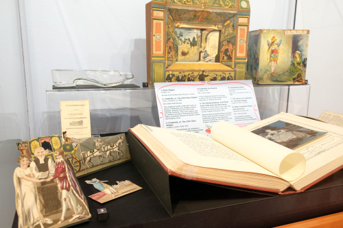 Cinderella Display Case in Once upon a time_TDGallery