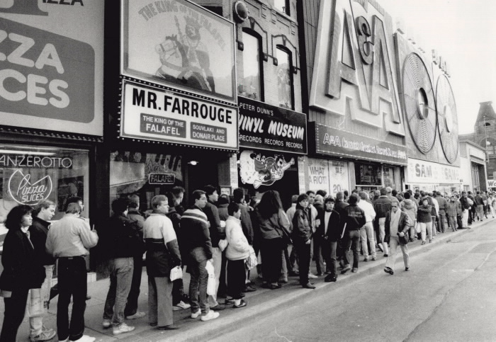 Line up at Sam the Record Man
