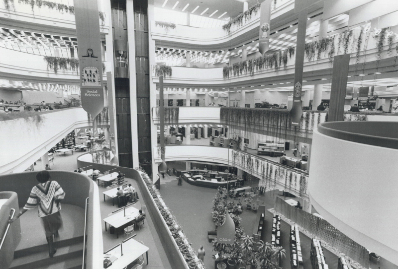 1979 Toronto Star Archives photo interior of Metropolitan Reference Library