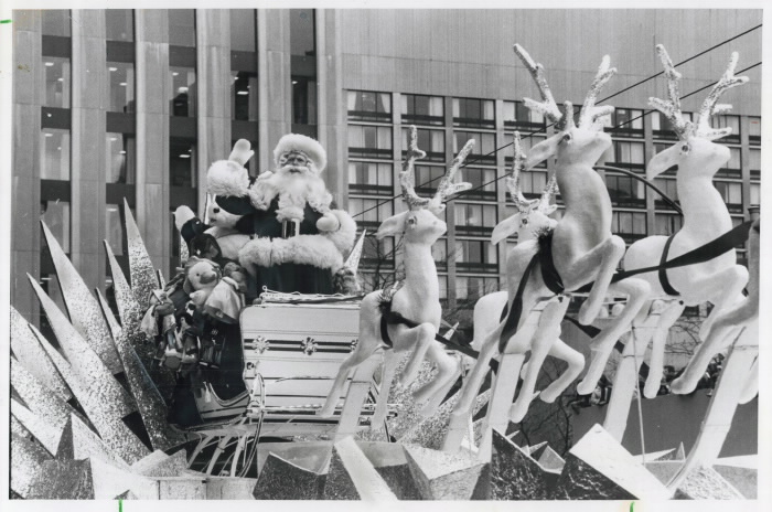 1979 Toronto Star photo Santa in his sleigh waving to crowd 1979 Toronto Star photo Santa in his sleigh waving to crowd