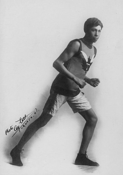 T_Longboat,_the_Canadian_runner_Running_(HS85-10-18315)