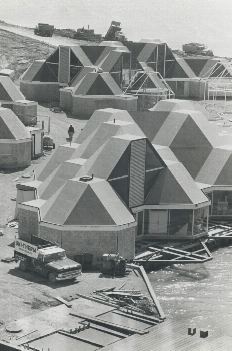 1971 photo construction of pods for retail restaurants