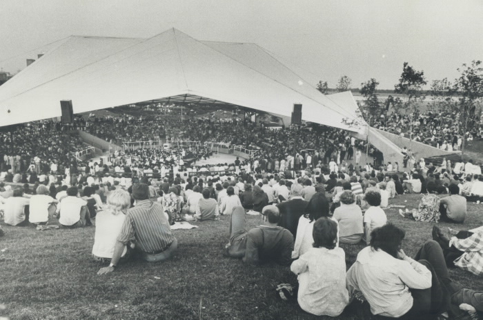 1971 photo the Forum after construction free concert event