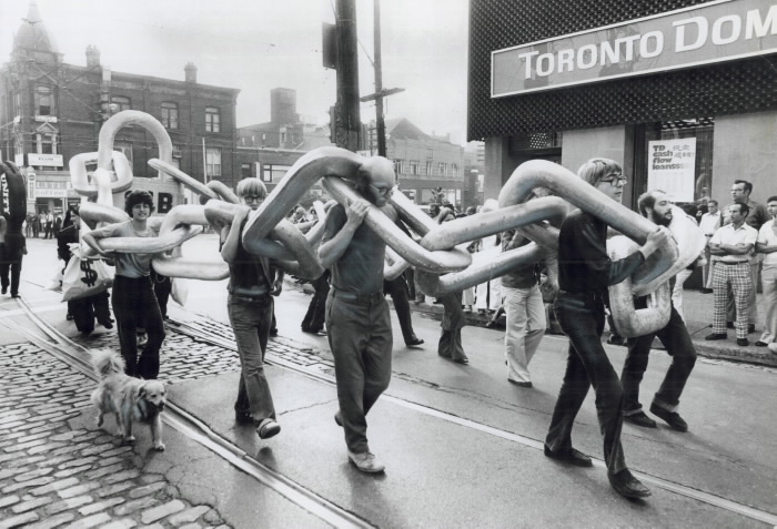 Labour Day Parade 1976 Toronto Star photo - men carrying Huge lock and chain - representing the federal Anti-Inflation Board