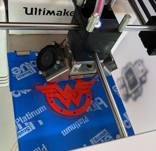 3-D Printer - Wonder Woman emblem