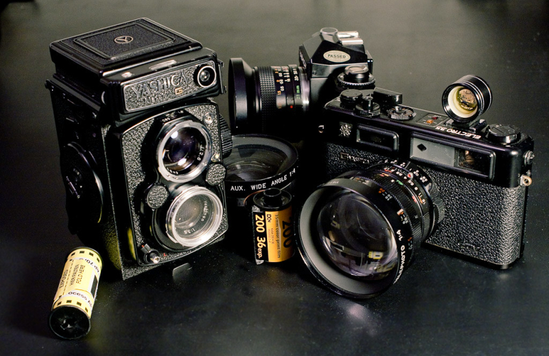 Photo of a Yashica D medium format camera