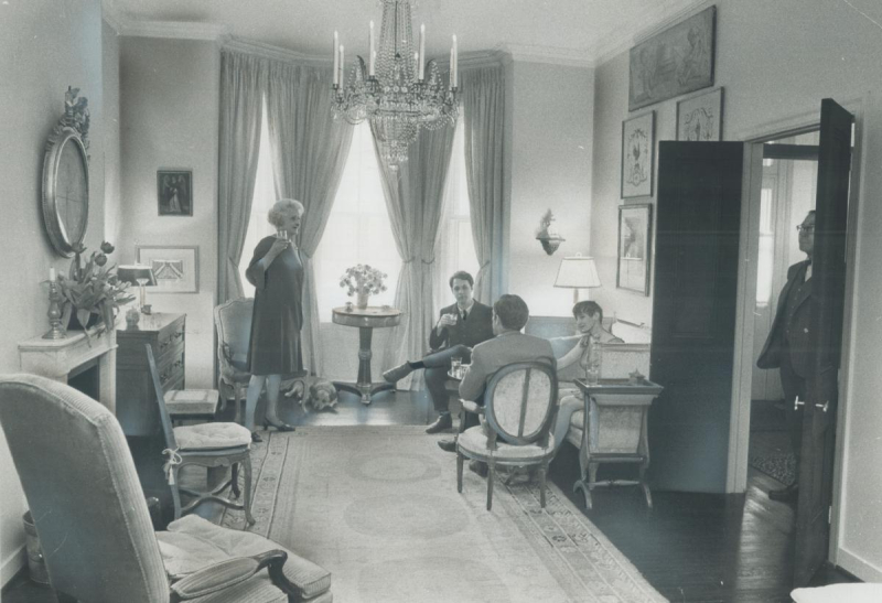 Elegant room with people drinking