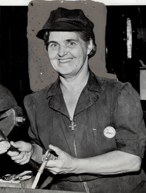 1943 photo of Mrs. Agnes Harper, 51, of Cooksville, at work