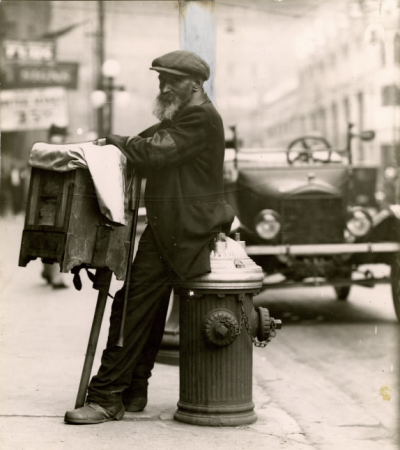 Organ grinder on Bay Street 1922
