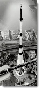How many Torontonians does it take to change a light bulb? While thousands of people watched yesterday, the flashing red light atop the 1,815-foot-high CN Tower was replaced with a 200,000-candlepower flashing strobe light, 1982