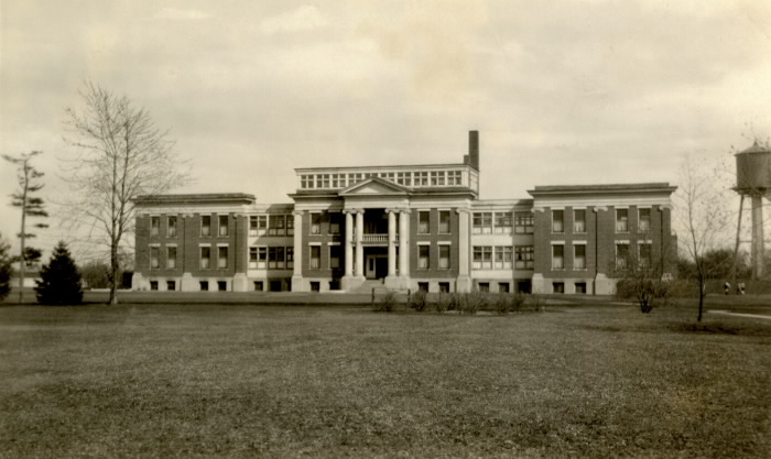 Photograph showing the front lawn and front facade of the Toronto Free Hospital for Consumptives building.