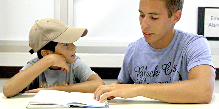 Leading-to-reading-volunteers-hero Leading-to-reading-volunteers-hero