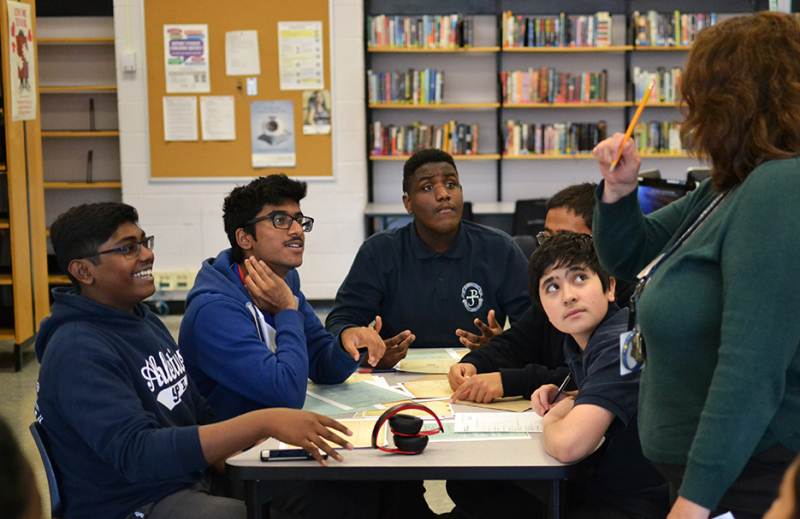 Students discuss WWI with their teacher Students discuss WWI with their teacher